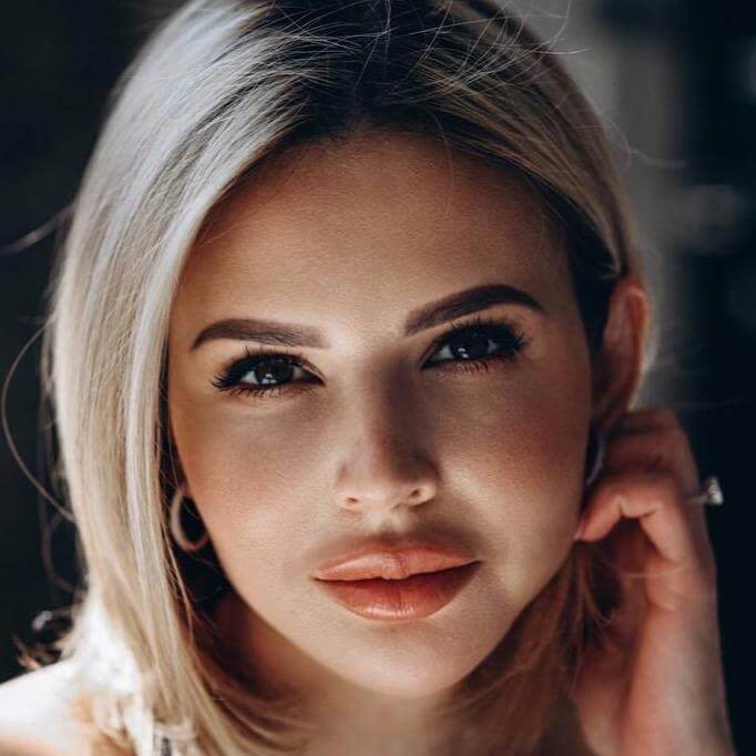 Євгенія Де...