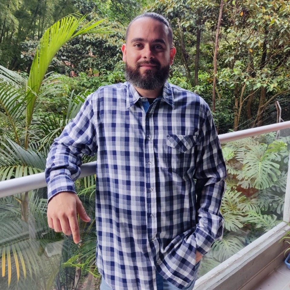 Andres Esteban Av...