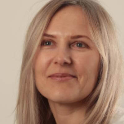 Лариса Бу...