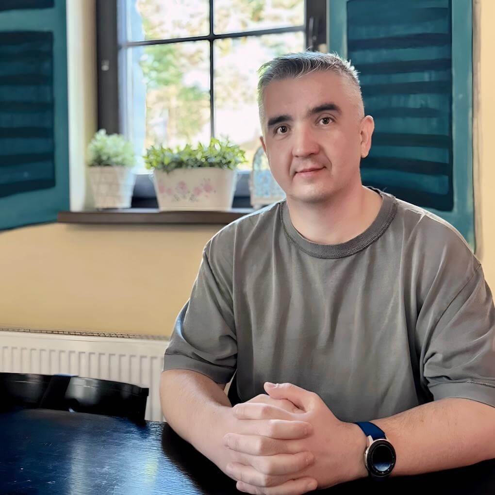 Дмитро Лі...