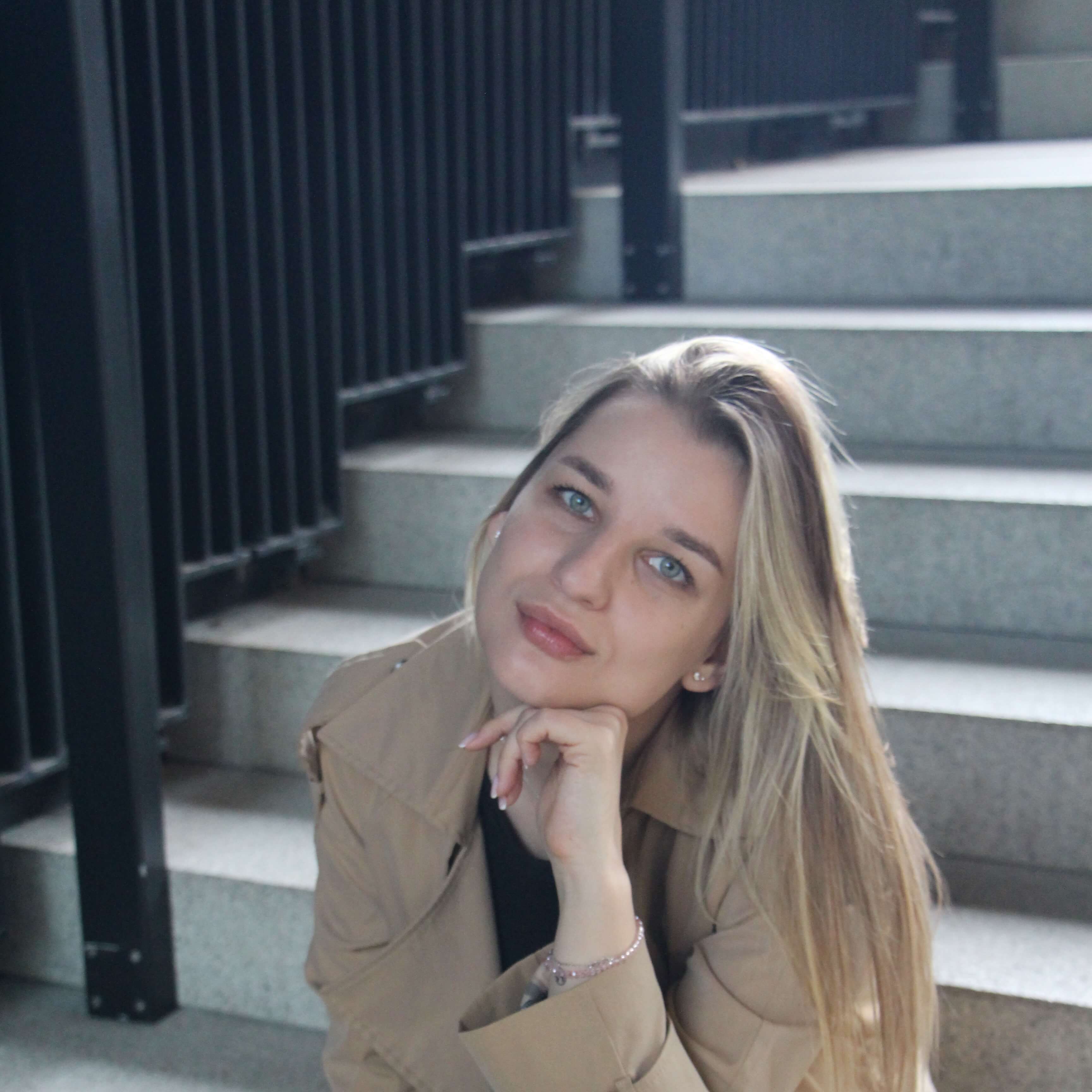 Анна Гм...