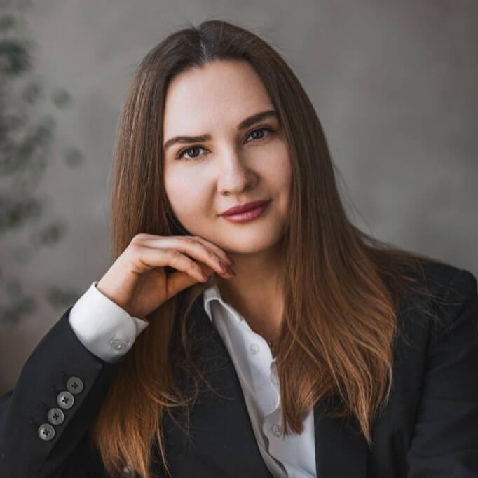 Аліна Єг...
